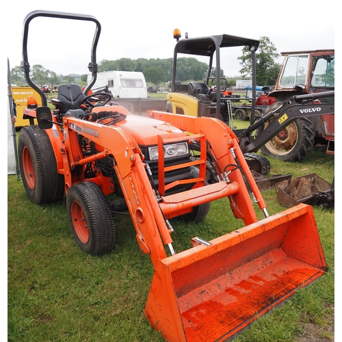 1545 - Kubota L3200 tractor with roll bar and loader bucket. Showing 2373 hours. Reg. VX08 HLJ. V5 and key ... 