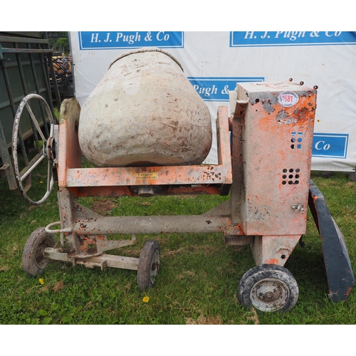 1581 - Belle concrete mixer, electric and pull start