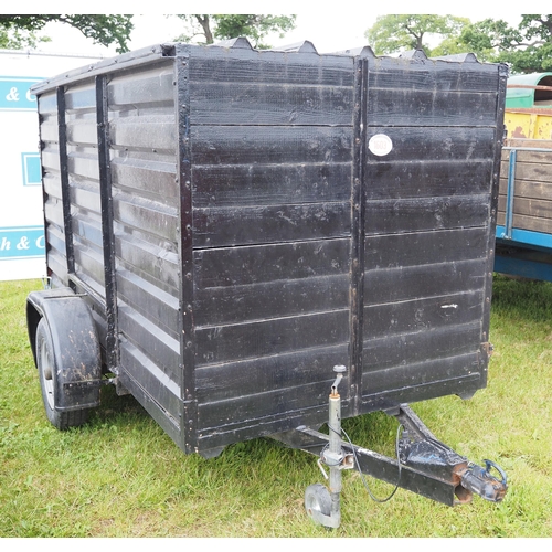 1603 - Black 9ft x5ft trailer, water tight, new light board and prop stands with handles, side door. The tr... 