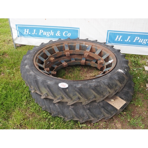 1754 - Rowcrop wheels and tyres 9.5x44