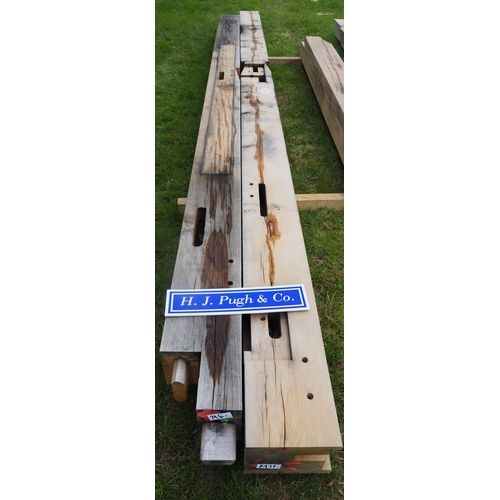 946 - Machined Oak beams average 5.0m - 2