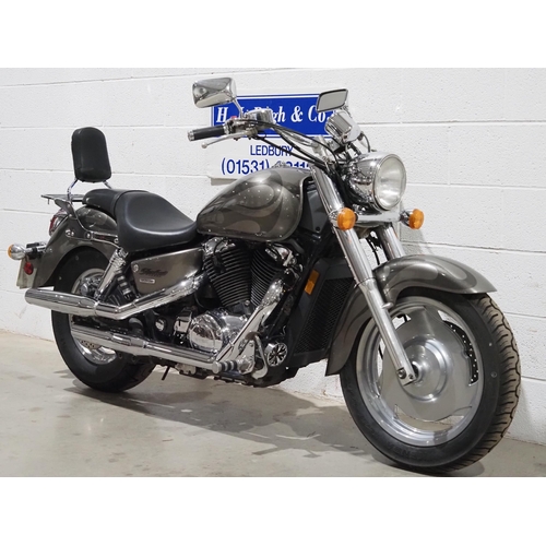 2077A - Honda VT1100 Shadow Sabre motorcycle. 2006. 1099cc. 
Runs and rides. MOT until 23.04.25. Comes with ... 