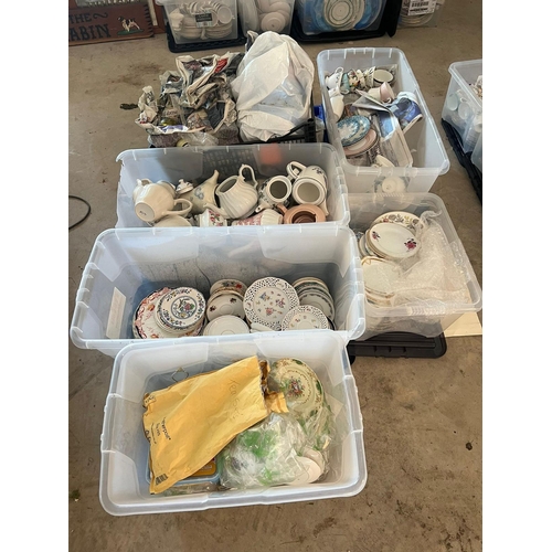 134 - Large quantity of miscellaneous china