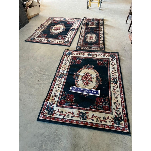 89 - Floral patterned rugs - 3