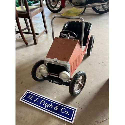 108 - Pedal car. 1938