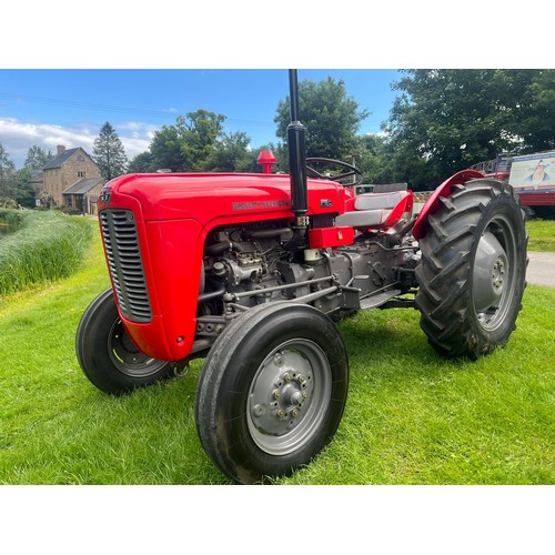 199 - Massey Ferguson 35 tractor. Manufactured in 1960.
3 cylinder diesel,
Reg 3082 WX. V5 document, manua... 