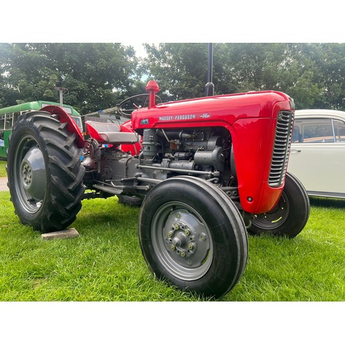 199 - Massey Ferguson 35 tractor. Manufactured in 1960.
3 cylinder diesel,
Reg 3082 WX. V5 document, manua... 