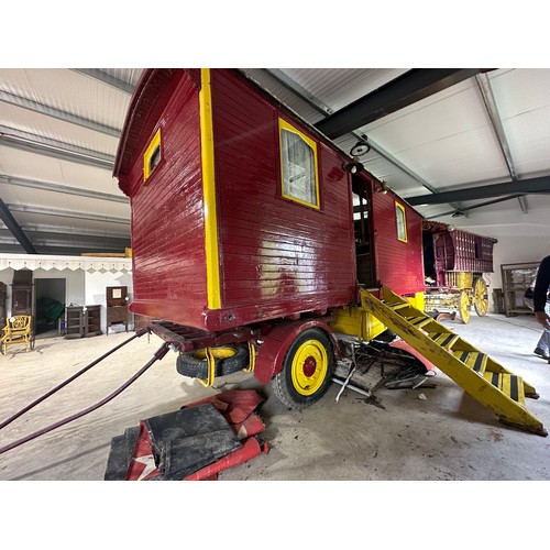 154 - Original Townsend living waggon on 4 wheel chassis. Fully furnished with cooker, sideboard and bedro... 