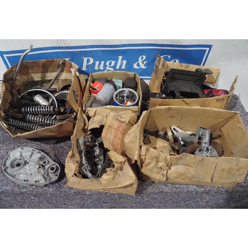 100 - Assorted motorcycle cases, springs, yokes, sprockets etc