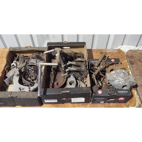 389 - Engine brackets, handlebar parts and other spares