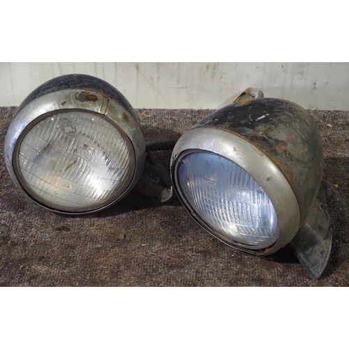 400 - Pair of American vehicle headlamps