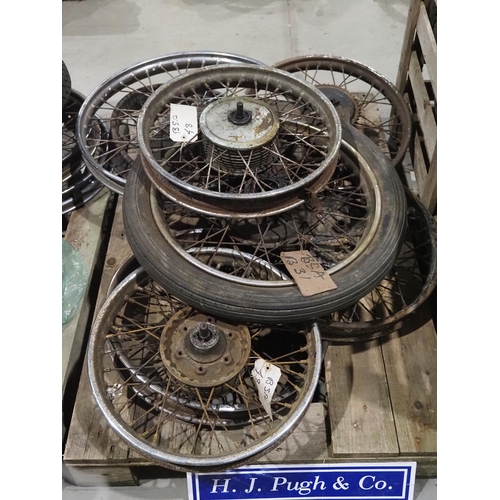 512 - Assorted motorcycle wheels to include BSA B31