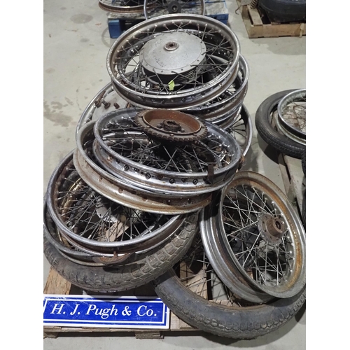 514 - Assorted motorcycle wheels to include Norton