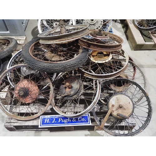 523 - Assorted Ariel motorcycle wheels