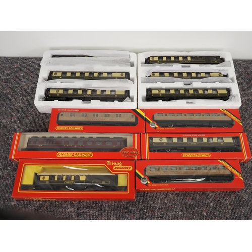 65 - Hornby, Pullman and Tri-ang OO gauge carriages