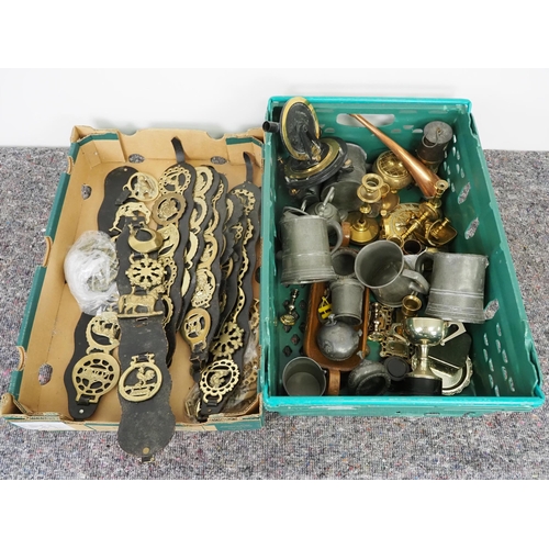 263 - Quantity of horse brasses, tankards, candlesticks, etc.