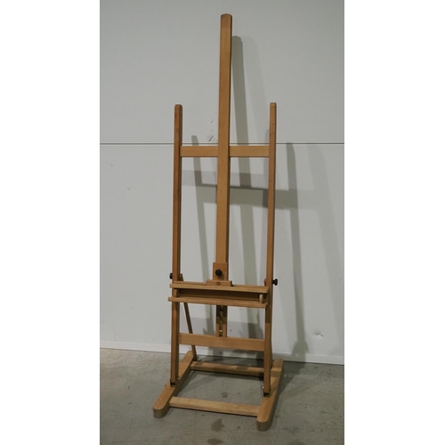 451 - Wooden artist's easel 72