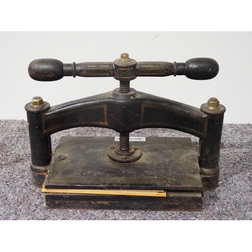 229 - Victorian cast iron book press