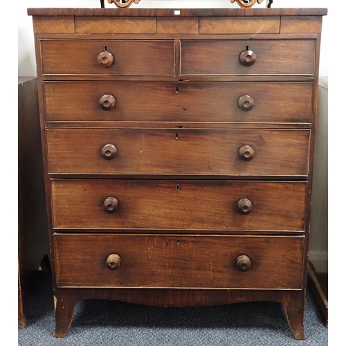 440 - Victorian chest of 2 short and 4 long graduated drawers in mahogany H53½