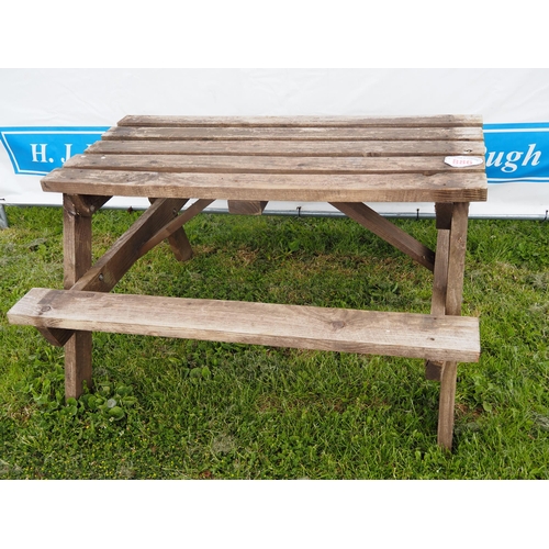 886 - Picnic bench approx. 5ft