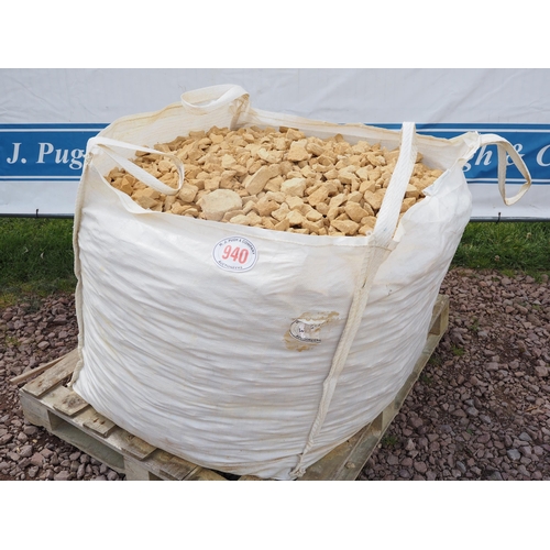940 - Bag of Cotswold chippings