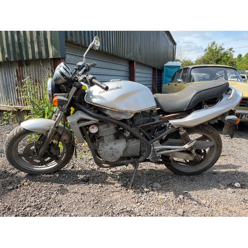 184 - Kawasaki ER5 motorcycle. 1998. Runs but will need battery recommissioning. Reg S861VYC. V5 in office... 