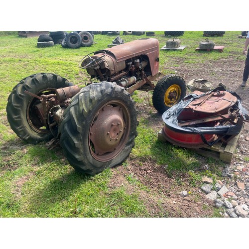 174 - David Brown 900 tractor. In need of restoration. Reg. 224 AYD. Buff logbook