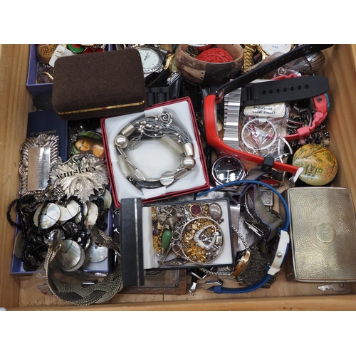 334 - Quantity of assorted costume jewellery to include necklaces, charms, earrings and 9ct gold pendants,... 