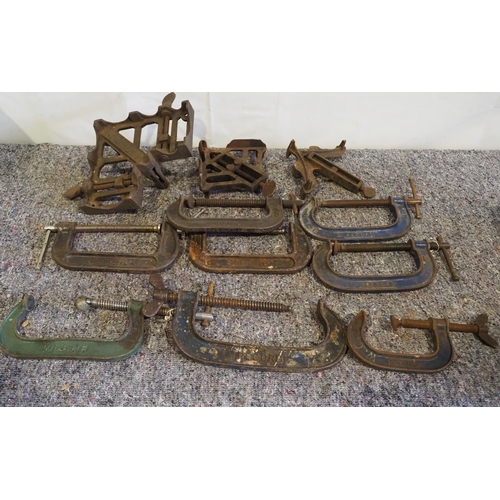 216 - Assorted G clamps and corner clamps to include Record