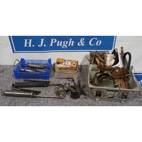 224 - Assorted grease guns and box of assorted hand tools