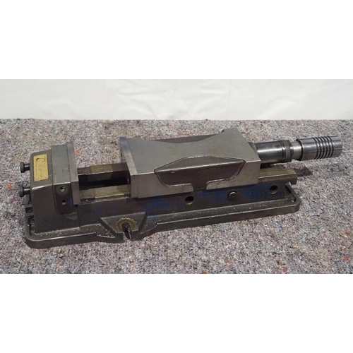 260 - Heavy duty machine vice 24