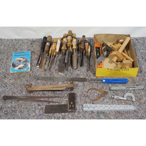 289 - Woodworking chisels, marking gauges and micrometre, etc.