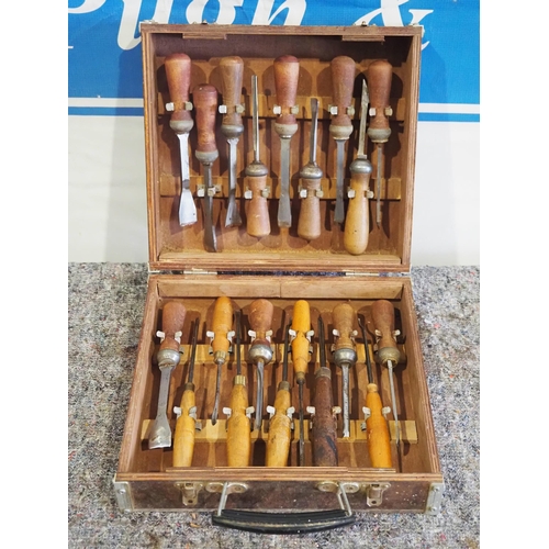 294 - Set of 20 wood carving chisels