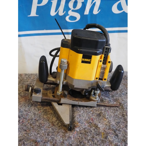 304 - DeWalt router 230V