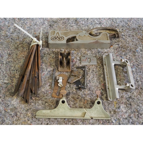 375 - Edward Preston shoulder plane and assorted plane parts