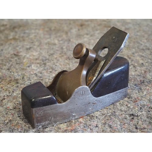 388 - Vintage smoothing plane with Thomas Wales iron