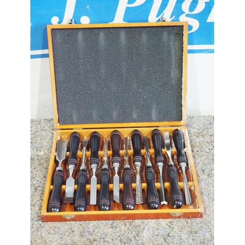 414 - 12 Piece chisel and gauge set