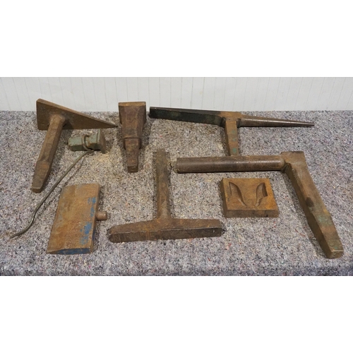 428 - Assorted anvil stakes