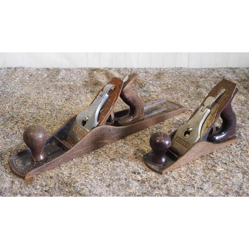 437 - Record No. 6 and No. 4 wood planes