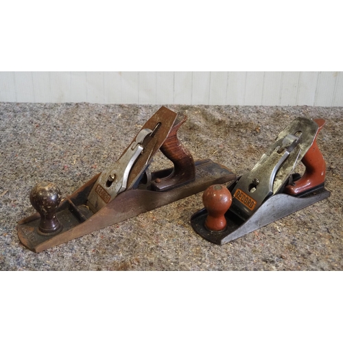439 - Record No. 5½ and 4½ wood planes