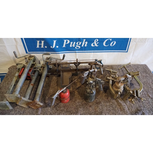 572 - Set of 4 jacks, spray guns, mitre saw and pipe welding clamps