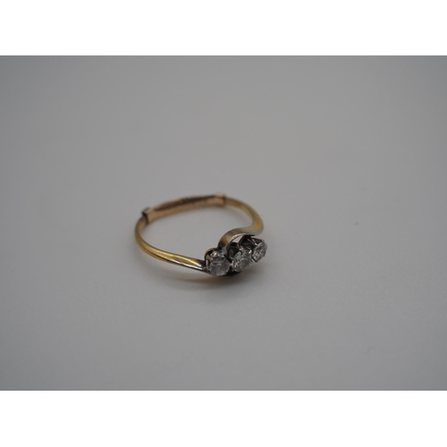 346 - Believed 18ct gold 3 Stone diamond ring. Centre stone is approx. 25 points