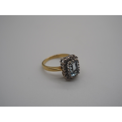 347 - 18ct Yellow gold claw set cluster ring set with central aquamarine surrounded by small diamonds. 4.4... 