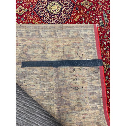 402 - Large floral patterned wool rug 23½ft x 16ft