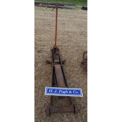 318 - Heavy duty car jack