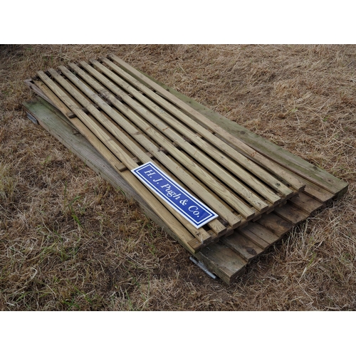 335 - Trellis gates and wooden door