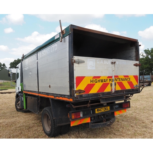 348 - Ford Iveco 110-E15 lorry with Hi-ab and winch. 1994. Runs and drives, 12 ton, 5861cc, showing 288917... 