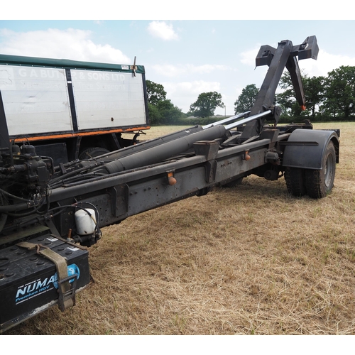 349 - Renault Manager hook body lorry with Hi-ab. Runs and drives, showing 222668km, 17 ton gross. MOT unt... 