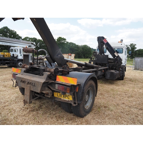 349 - Renault Manager hook body lorry with Hi-ab. Runs and drives, showing 222668km, 17 ton gross. MOT unt... 