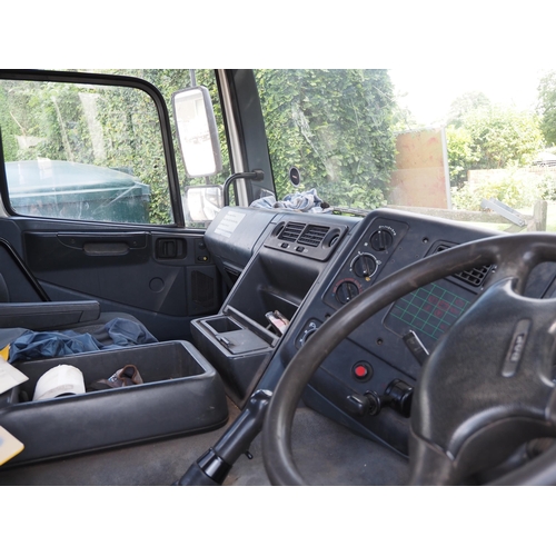 352 - Leyland DAF 75LF beaver tail lorry. 1998. Runs and drives, showing 825667 km. Has an electrical faul... 